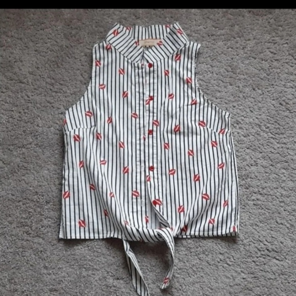 Sleeveless Crop Top (Ties Up at the Bottom)